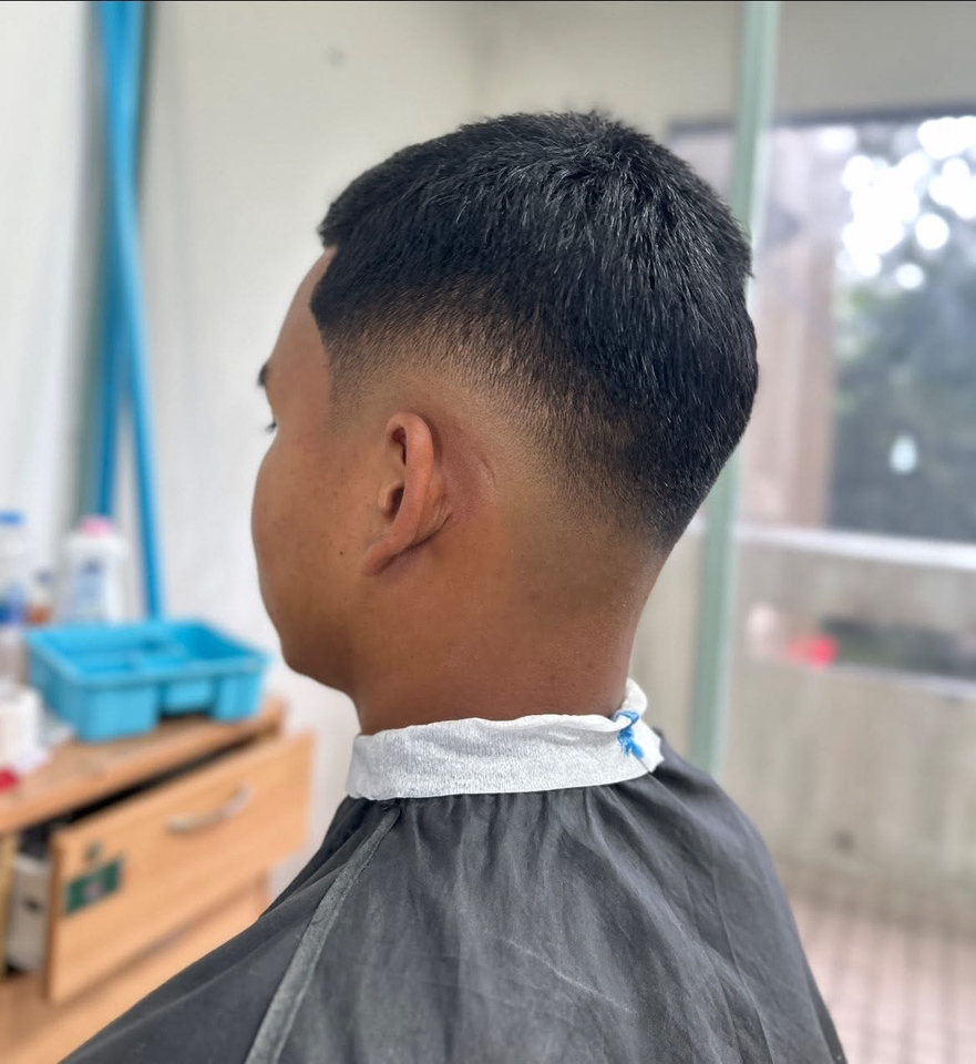 ตัดผมเดลิเวอรี่ พร้อมบริการตัดผมถึงที่ สะดวก รวดเร็ว ช่างตัดผมมืออาชีพ ตัดผมผู้ชาย ทรงผมชาย