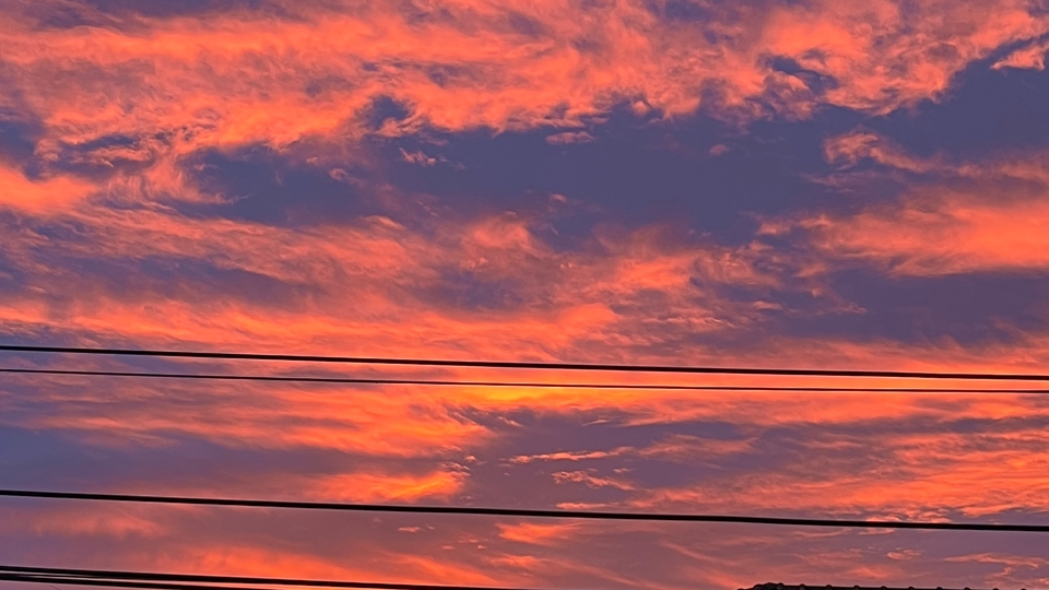 เมื่อก่อนฉันเคยผ่านเรื่องราวที่ทำให้คิดว่าชีวิตคงไม่มีวันพรุ่งนี้ต่อ จนได้รู้ว่าฟ้าหลังฝนงดงามแค่ไหน