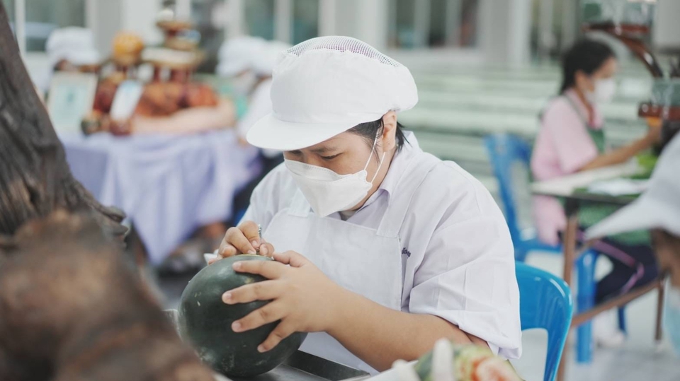 แชมป์การแข่งขันแกะสลักงานศิลปหัตถกรรมนักเรียน จ.ราชบุรี 3 5 สมัยซ้อน ด้วยคะแนน 99 คะแนน