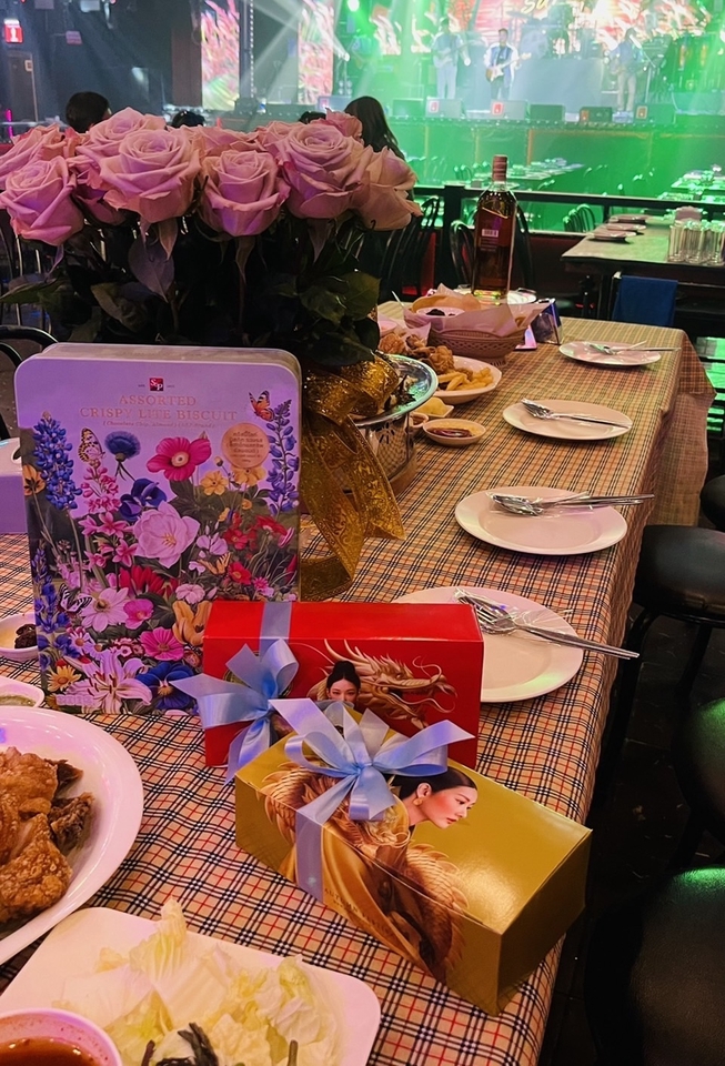 สามารถเลือก Theme งานสีดอกไม้ได้