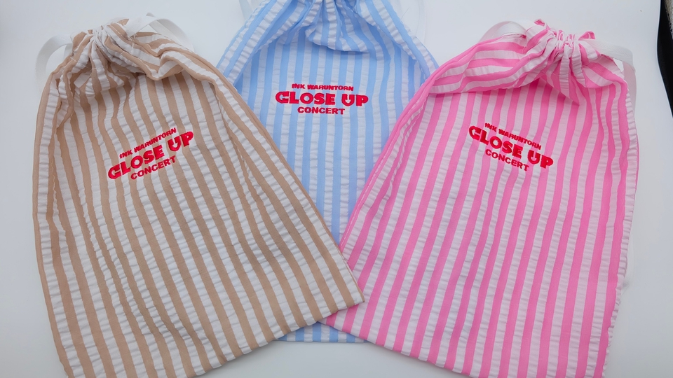 ของพรีเมี่ยมแจกลูกค้า CLOSE UP CONCERT กระเป๋าผ้าลายทาง รับผลิตของพรีเมี่ยม