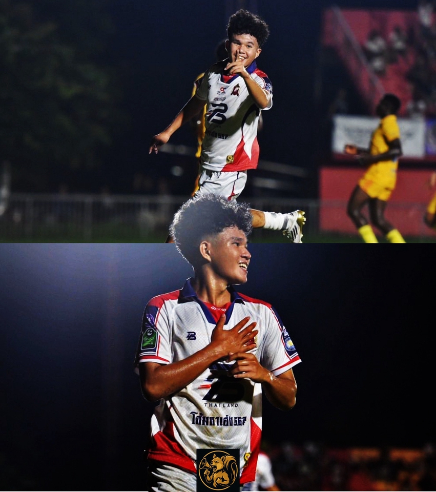 นักฟุตบอลฉลองชัยชนะหลังทำประตูได้ ปริ้นโปสเตอร์ สำหรับติดผนัง, ทำโปสเตอร์เชียร์กีฬา, รับพิมพ์โปสเตอร์คุณภาพดี, สั่งทำโปสเตอร์ติดผนัง ราคาถูก, ร้านปริ้นโปสเตอร์สวยๆ, ทําโปสเตอร์ ราคาประหยัด