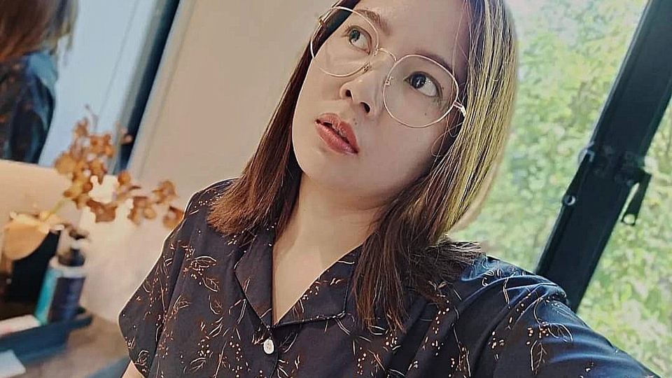 ไปไหนไปกันจ้า
ชื่อซี อายุ 31 ปี เป็นคนอัธยาศัยดี ฟังเก่ง ถ่ายรูปเก่ง กินข้าว ดูหนัง คุยเป็นเพื่อน