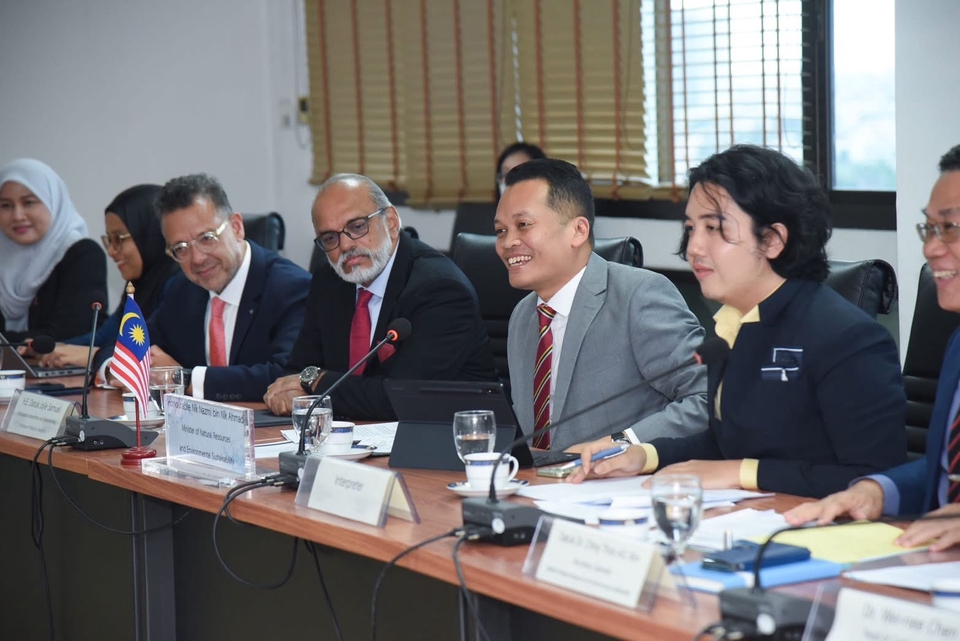 ล่ามแปลภาษาประชุมธุรกิจระดับมืออาชีพ