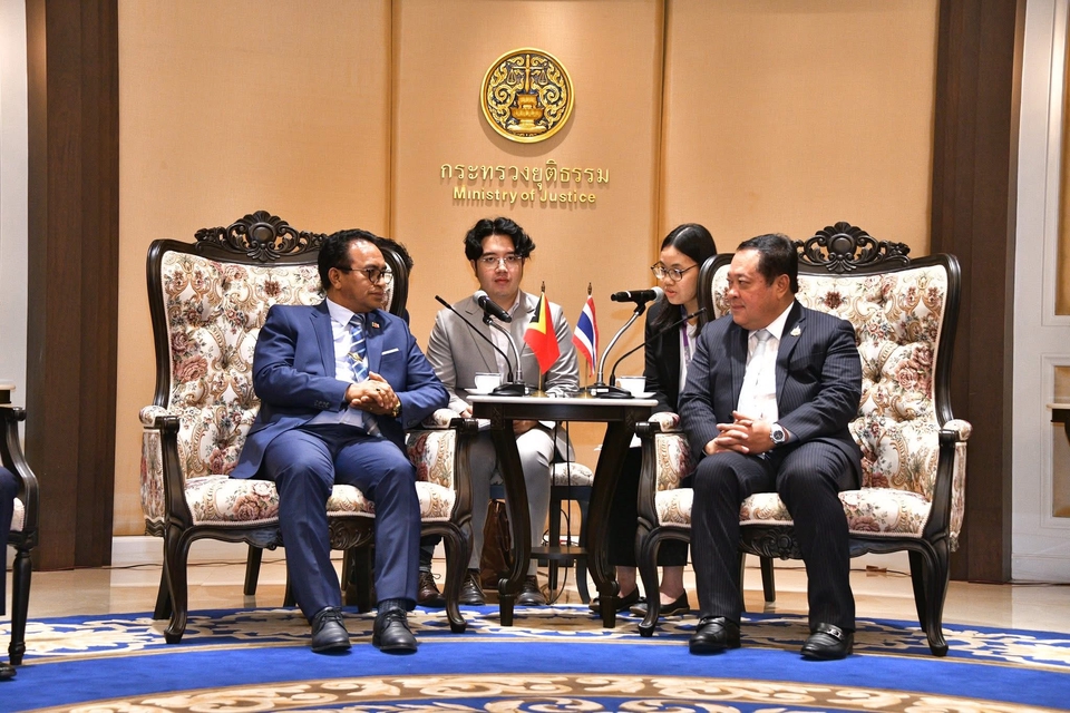 ล่ามแปลภาษาประชุมธุรกิจ บริการล่ามมืออาชีพ