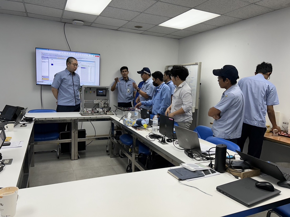 ล่าม ไทย–อังกฤษ 🇹🇭🇬🇧 ล่าม ประชุมธุรกิจ สื่อสารเข้าใจง่าย ล่าม มืออาชีพ ดูแลทุกสถานการณ์