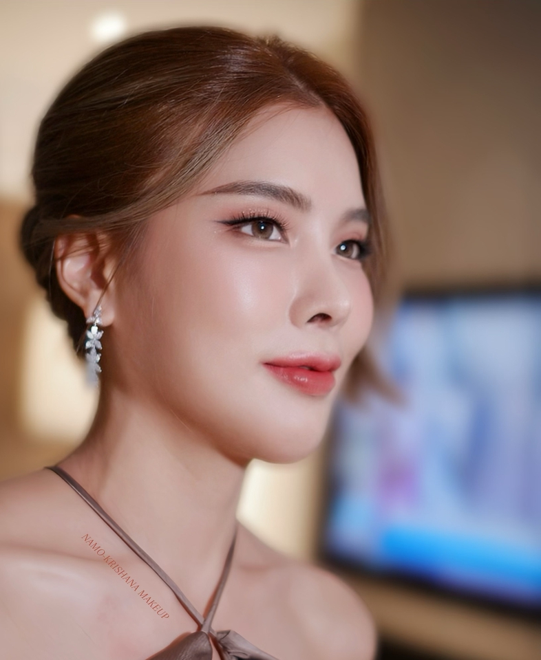 ช่างแต่งหน้าสไตล์เกาหลี แต่งหน้าเจ้าสาว เพื่อนเจ้าสาว รับแต่งหน้าทั้งงาน รับปริญญา กรุงเทพฯ