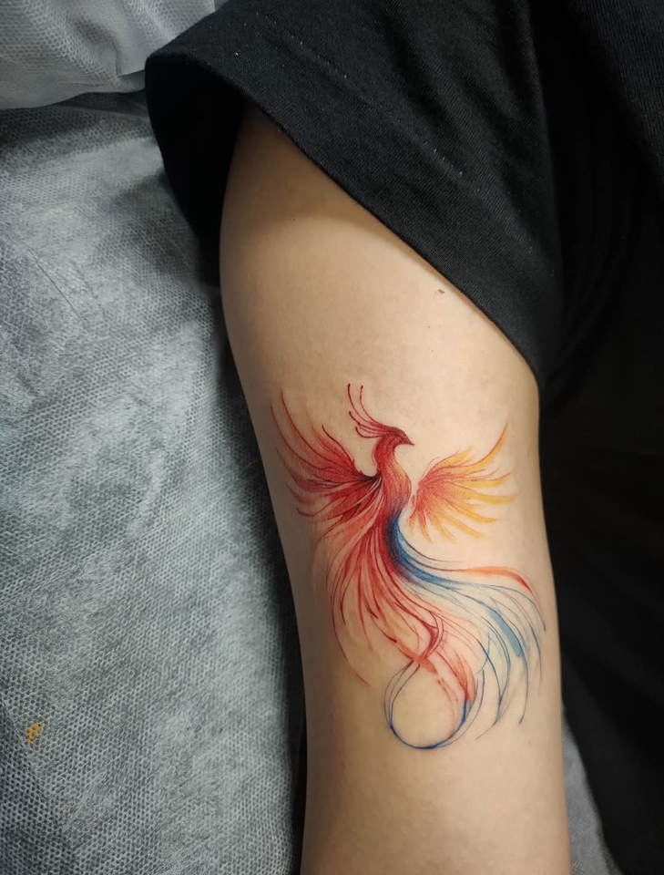 ออกแบบลายสักนกฟีนิกซ์สีน้ำสวยๆ ลายสักแขนผู้หญิง
