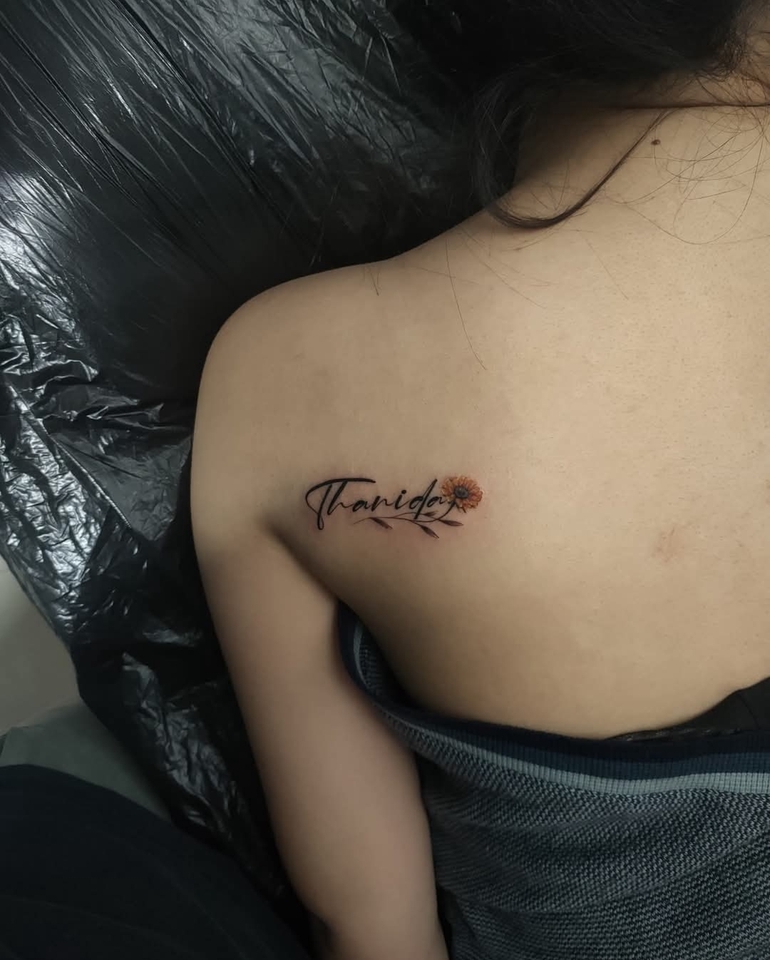 ออกแบบรอยสักชื่อธาริษาสไตล์มินิมอล