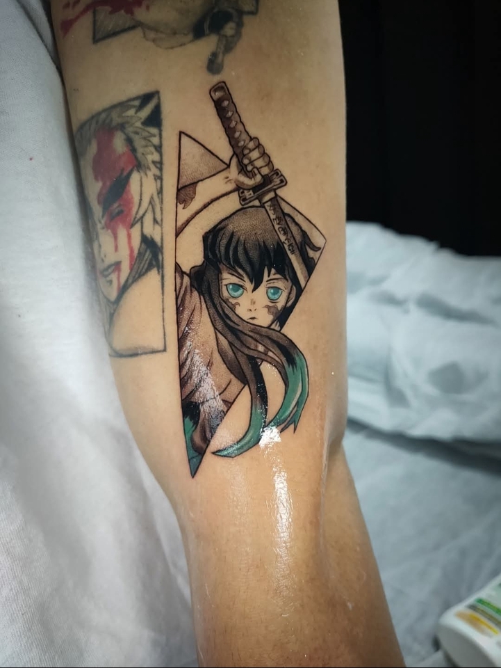 ออกแบบลายสักแขนสไตล์ญี่ปุ่นหญิงสาวถือดาบ