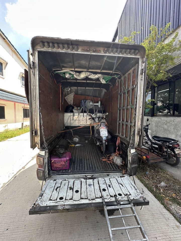 บริการขนย้ายของ รถขนย้ายของกำลังขนมอเตอร์ไซค์และสิ่งของต่างๆ บริการขนย้ายบ้าน ย้ายคอนโด ย้ายหอพัก เฟอร์นิเจอร์ รับจ้างขนของย้ายบ้าน ราคาถูก ขนส่งสินค้าปลอดภัย รวดเร็วทันใจ พร้อมให้บริการขนย้ายของทุกชนิด