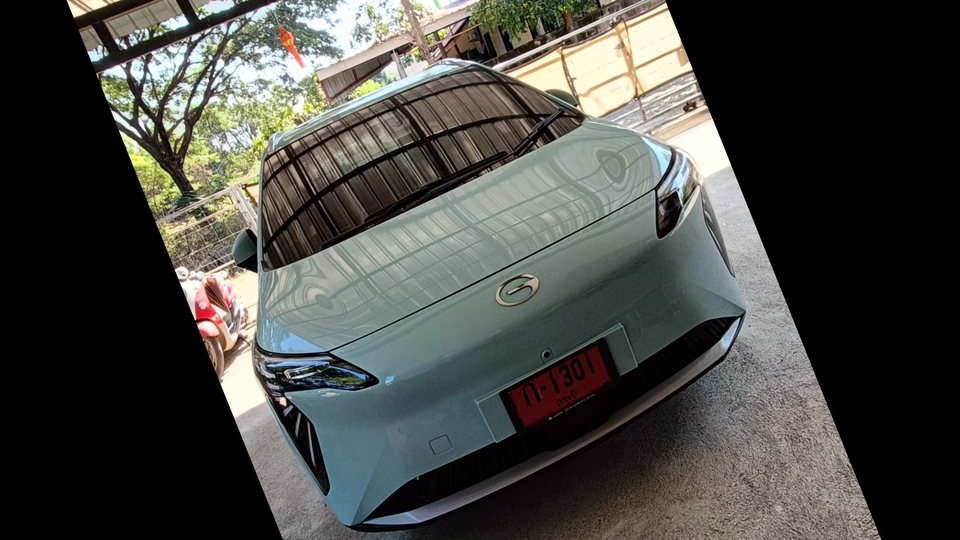 รถนั่งได้ 4 คน ไม่อึดอัด ขับรถใจเย็นครับ