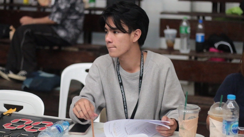 กำลังควบคุมการจัดงานรวมถึงดูแล Sequence ของงานให้ราบรื่น