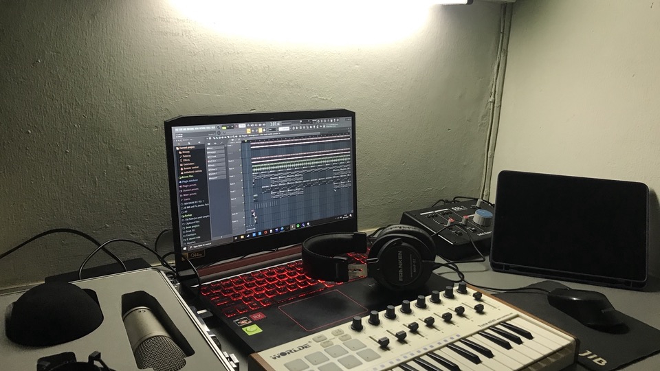 mix เพลง ในห้องอัดพร้อมอุปกรณ์ครบครัน