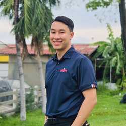 โค้ชบอสสอนกอล์ฟเด็กเล็ก