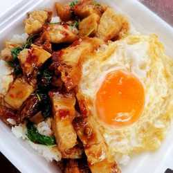 กู๊ด กะเพราหมูกรอบ