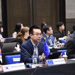 ได้งาน by DW