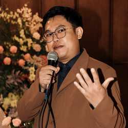 คุณเจมส์พิธีกร นายพิธี สองภาษา