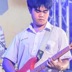 Prame_guitarist