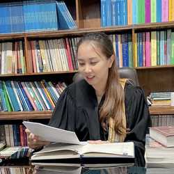 ทนายสุดารัตน์  พรหมรัตน์