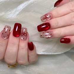 Lek_glossynails