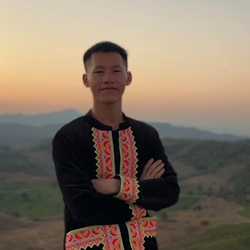 ปวีณ พรศรีสว่าง