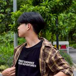 เม่นถือกล้อง